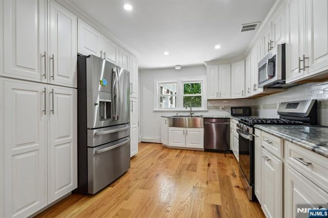 72 Sparrowbush Road, Upper Saddle River, NJ 07458