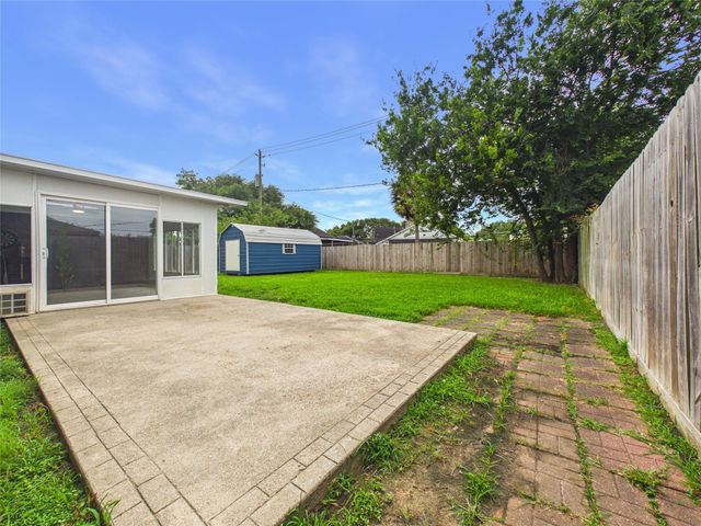 10306 Rustic Rock Road, La Porte, TX 77571