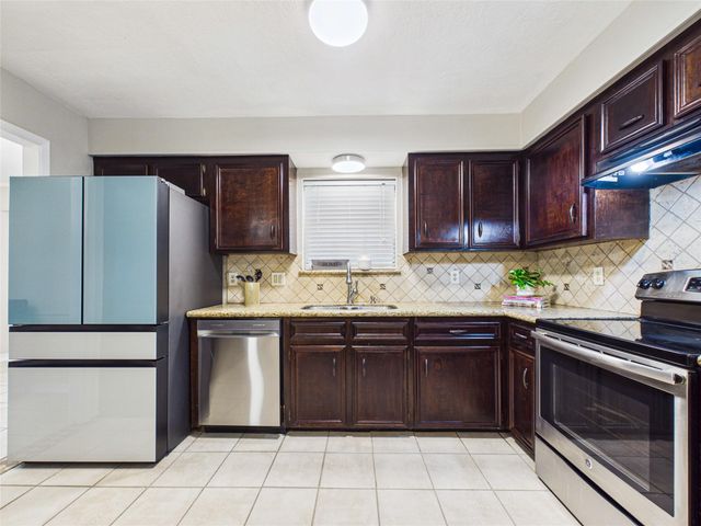 10306 Rustic Rock Road, La Porte, TX 77571
