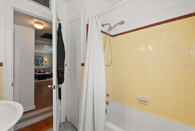 37 E VANDERBILT STREET, Orlando, FL 32804