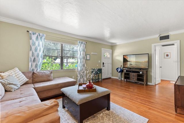 37 E VANDERBILT STREET, Orlando, FL 32804