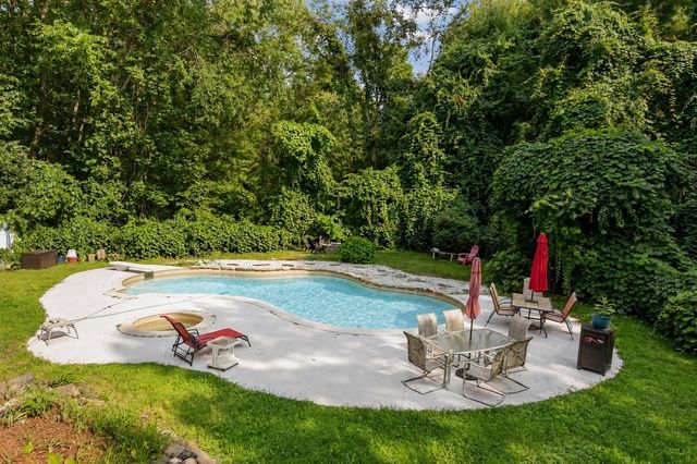 287 Northfield Rd, Lunenburg, MA 01462