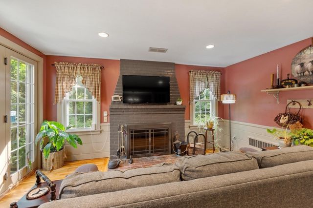 287 Northfield Rd, Lunenburg, MA 01462