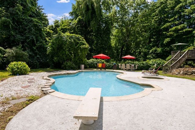 287 Northfield Rd, Lunenburg, MA 01462