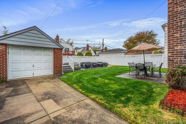 7942 264th Street, Glen Oaks, NY 11004