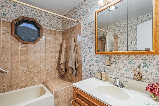 7942 264th Street, Glen Oaks, NY 11004