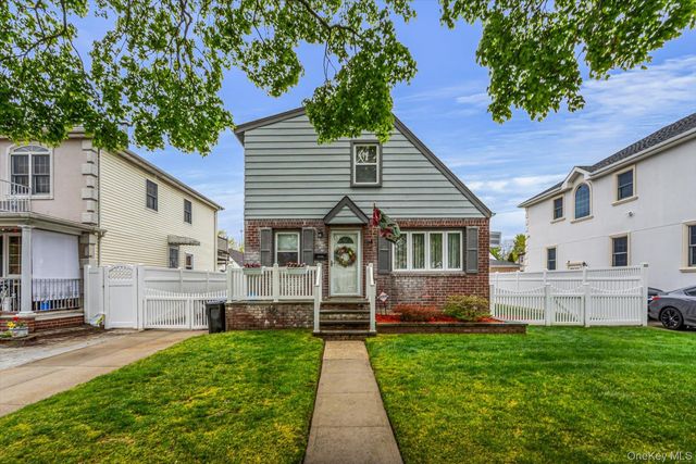 7942 264th Street, Glen Oaks, NY 11004