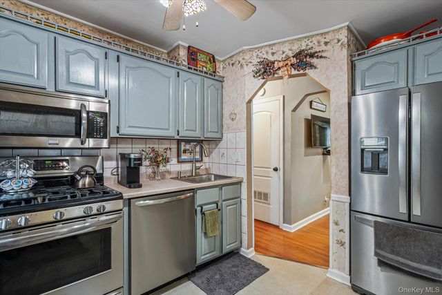 7942 264th Street, Glen Oaks, NY 11004