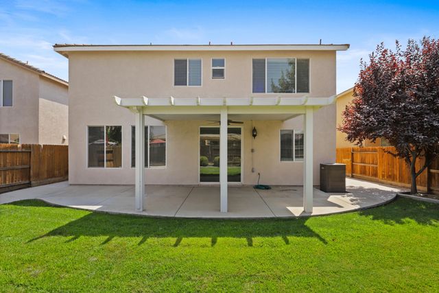 3024 W Elowin Avenue, Visalia, CA 93291