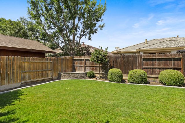 3024 W Elowin Avenue, Visalia, CA 93291