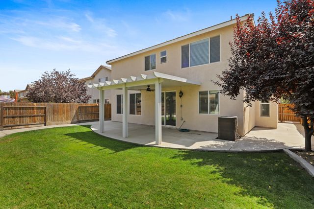3024 W Elowin Avenue, Visalia, CA 93291