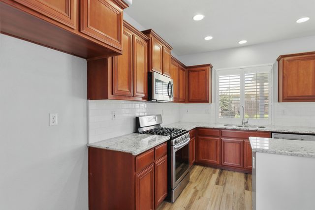 3024 W Elowin Avenue, Visalia, CA 93291
