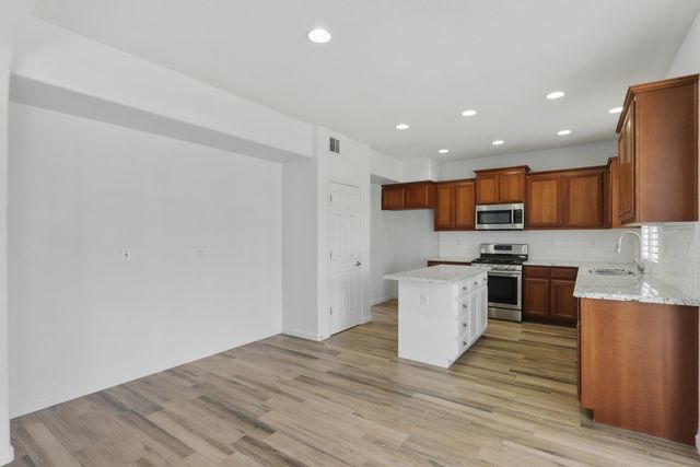 3024 W Elowin Avenue, Visalia, CA 93291