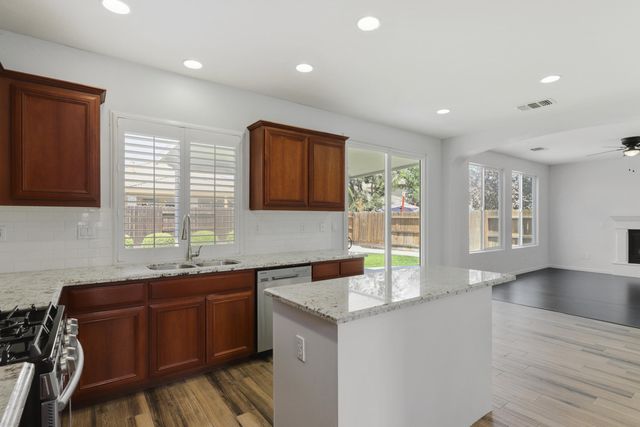 3024 W Elowin Avenue, Visalia, CA 93291