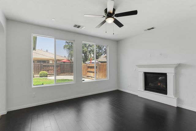 3024 W Elowin Avenue, Visalia, CA 93291
