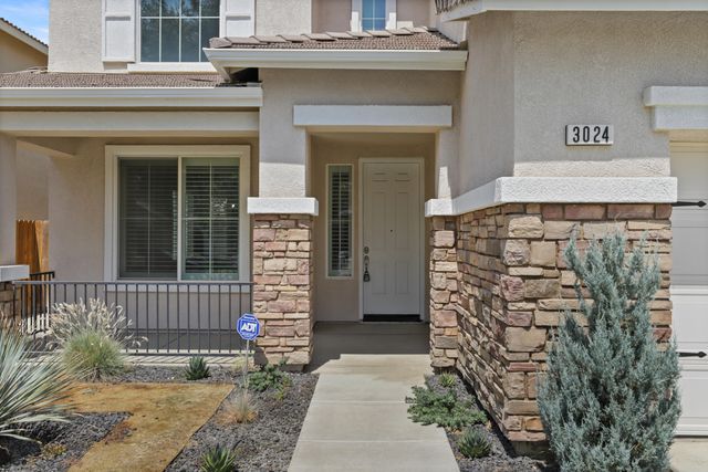 3024 W Elowin Avenue, Visalia, CA 93291