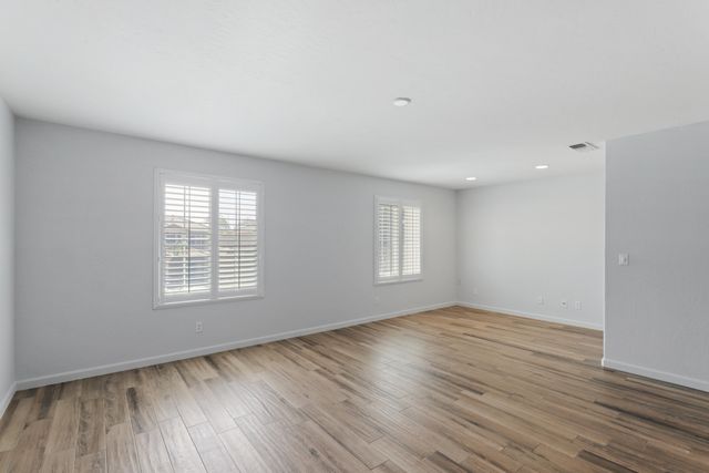3024 W Elowin Avenue, Visalia, CA 93291