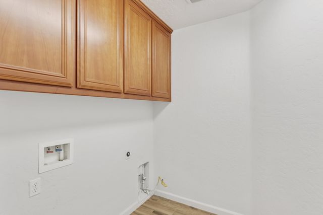 3024 W Elowin Avenue, Visalia, CA 93291