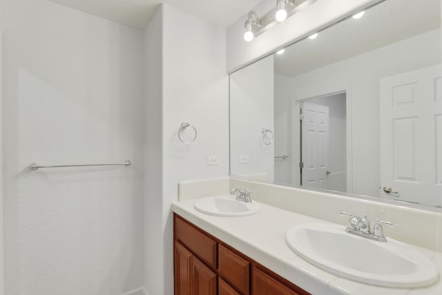 3024 W Elowin Avenue, Visalia, CA 93291