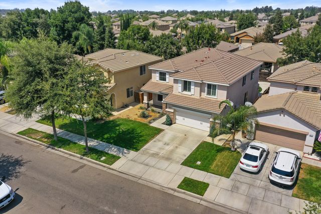 3024 W Elowin Avenue, Visalia, CA 93291