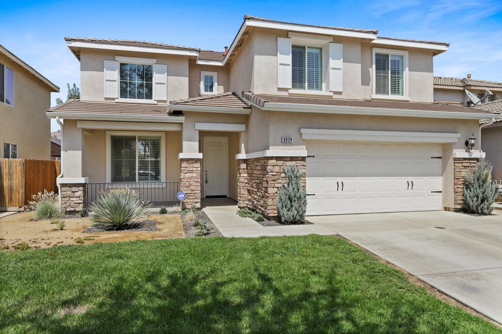 3024 W Elowin Avenue, Visalia, CA 93291