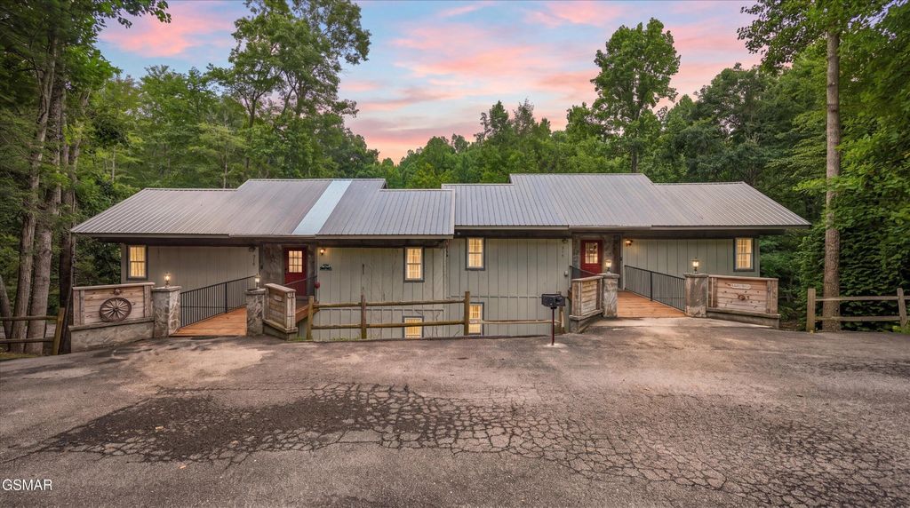 516 Proffitt Rd Unit 1, Gatlinburg, TN 37738
