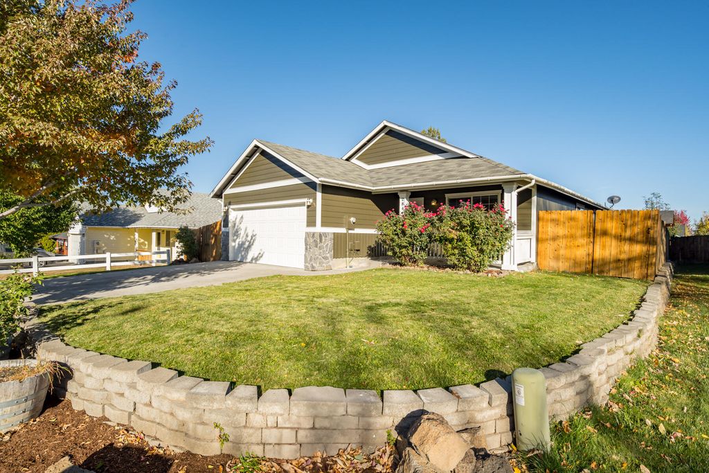 2841 SW Pumice Avenue, Redmond, OR 97756