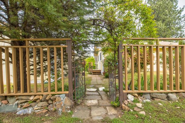 5196 Stagecoach Hill, Mountain Ranch, CA 95246