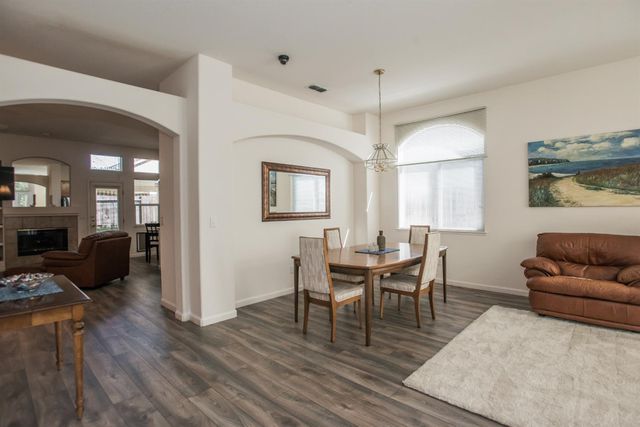 5140 Whisper Oaks Ln, Carmichael, CA 95608