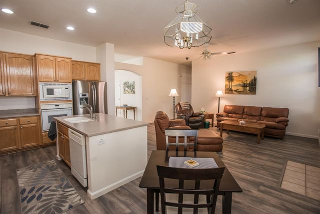 5140 Whisper Oaks Ln, Carmichael, CA 95608