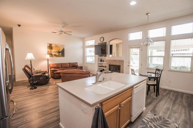 5140 Whisper Oaks Ln, Carmichael, CA 95608