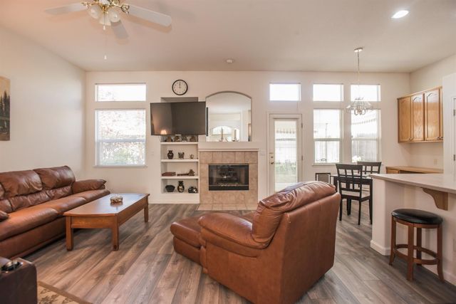 5140 Whisper Oaks Ln, Carmichael, CA 95608