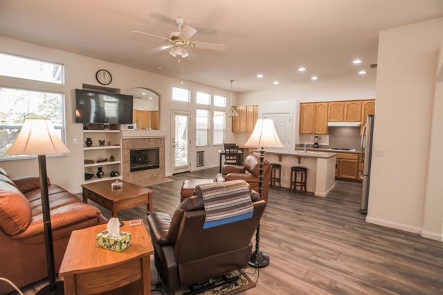 5140 Whisper Oaks Ln, Carmichael, CA 95608