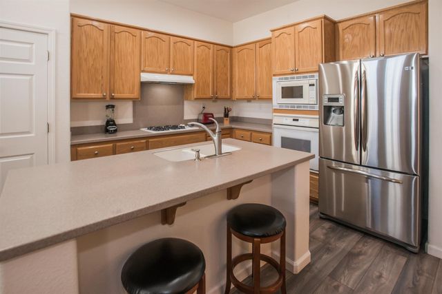 5140 Whisper Oaks Ln, Carmichael, CA 95608