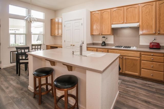 5140 Whisper Oaks Ln, Carmichael, CA 95608