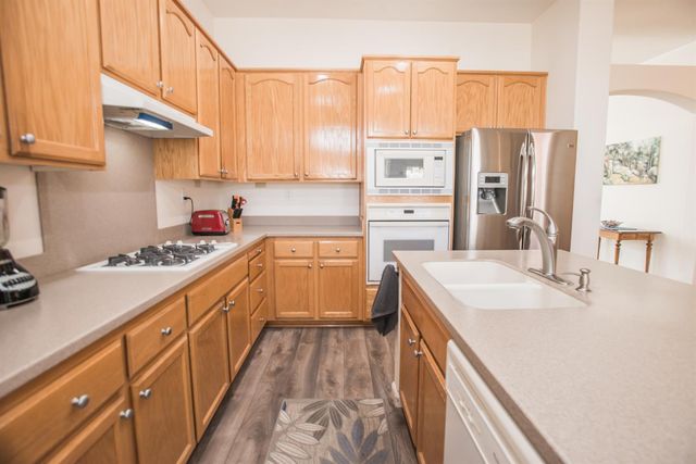 5140 Whisper Oaks Ln, Carmichael, CA 95608