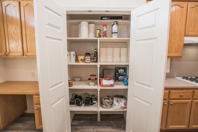 5140 Whisper Oaks Ln, Carmichael, CA 95608