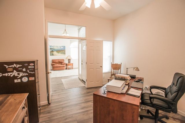 5140 Whisper Oaks Ln, Carmichael, CA 95608