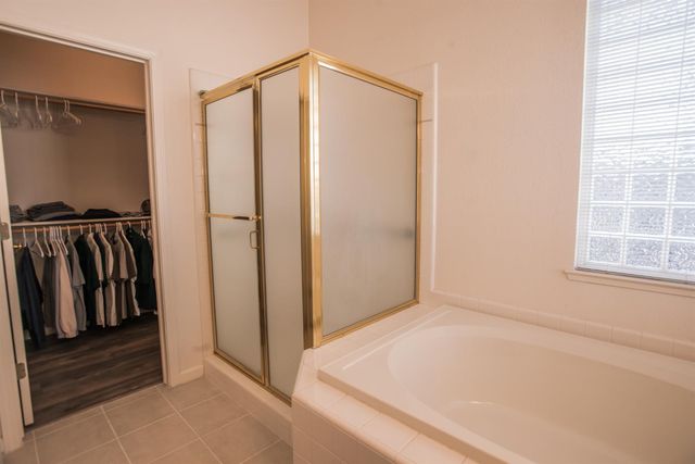 5140 Whisper Oaks Ln, Carmichael, CA 95608