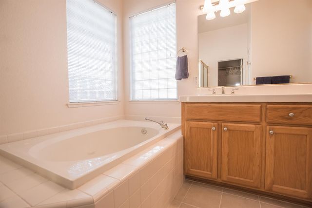 5140 Whisper Oaks Ln, Carmichael, CA 95608