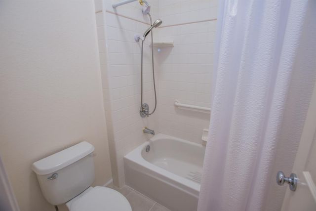 5140 Whisper Oaks Ln, Carmichael, CA 95608