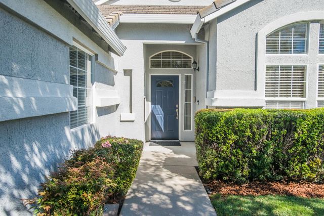 5140 Whisper Oaks Ln, Carmichael, CA 95608