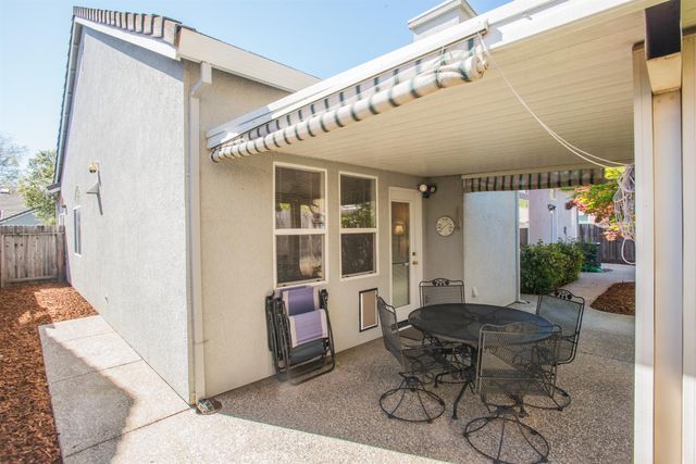 5140 Whisper Oaks Ln, Carmichael, CA 95608