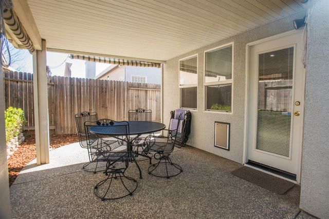 5140 Whisper Oaks Ln, Carmichael, CA 95608