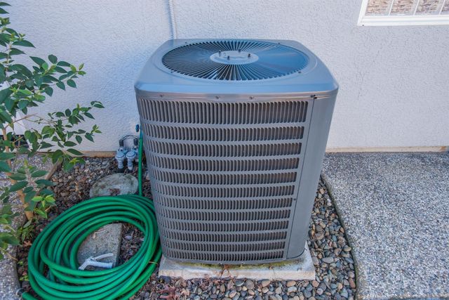 5140 Whisper Oaks Ln, Carmichael, CA 95608