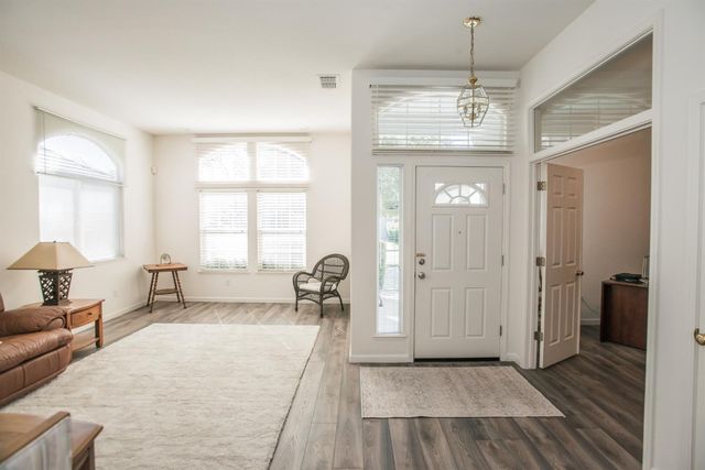 5140 Whisper Oaks Ln, Carmichael, CA 95608