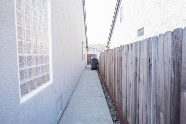 5140 Whisper Oaks Ln, Carmichael, CA 95608