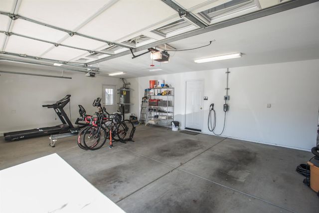 5140 Whisper Oaks Ln, Carmichael, CA 95608