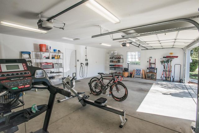 5140 Whisper Oaks Ln, Carmichael, CA 95608