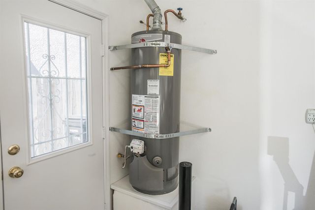 5140 Whisper Oaks Ln, Carmichael, CA 95608